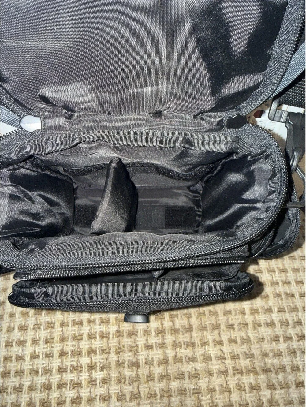 Tamrac Digital Series Black Nylon Camera Carry/Shoulder Bag w/ Strap, Zipper